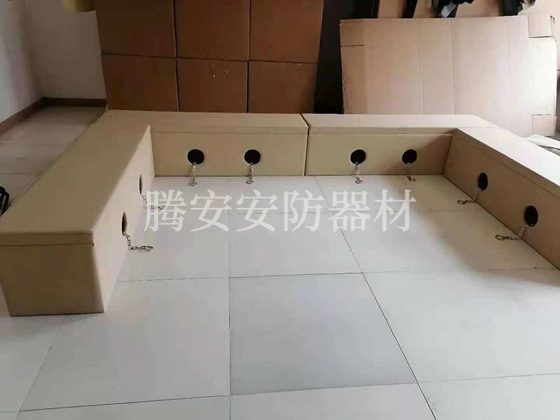 審訊椅廠家的犯人椅都分為幾種，使用過程中都有什么注意的地方？
